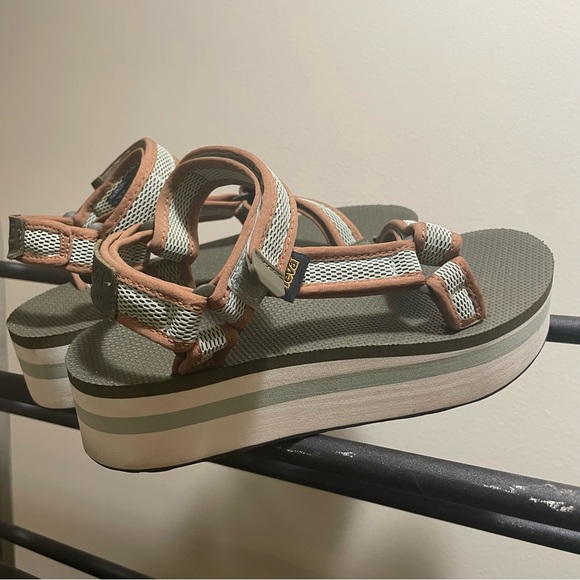 Teva’s ✨ - Picture 2 of 4